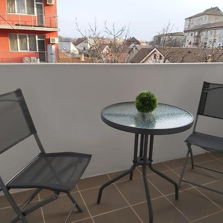Talina Apartament Орадя Екстер'єр фото