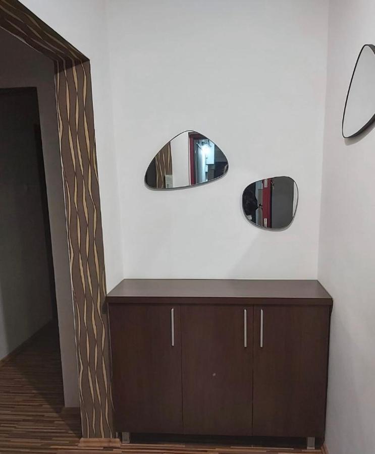 Talina Apartament Орадя Екстер'єр фото